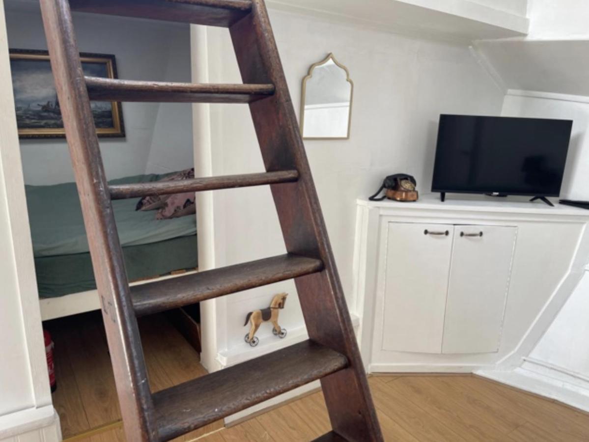Bed & Breakfast Romantic Houseboat Amsterdam