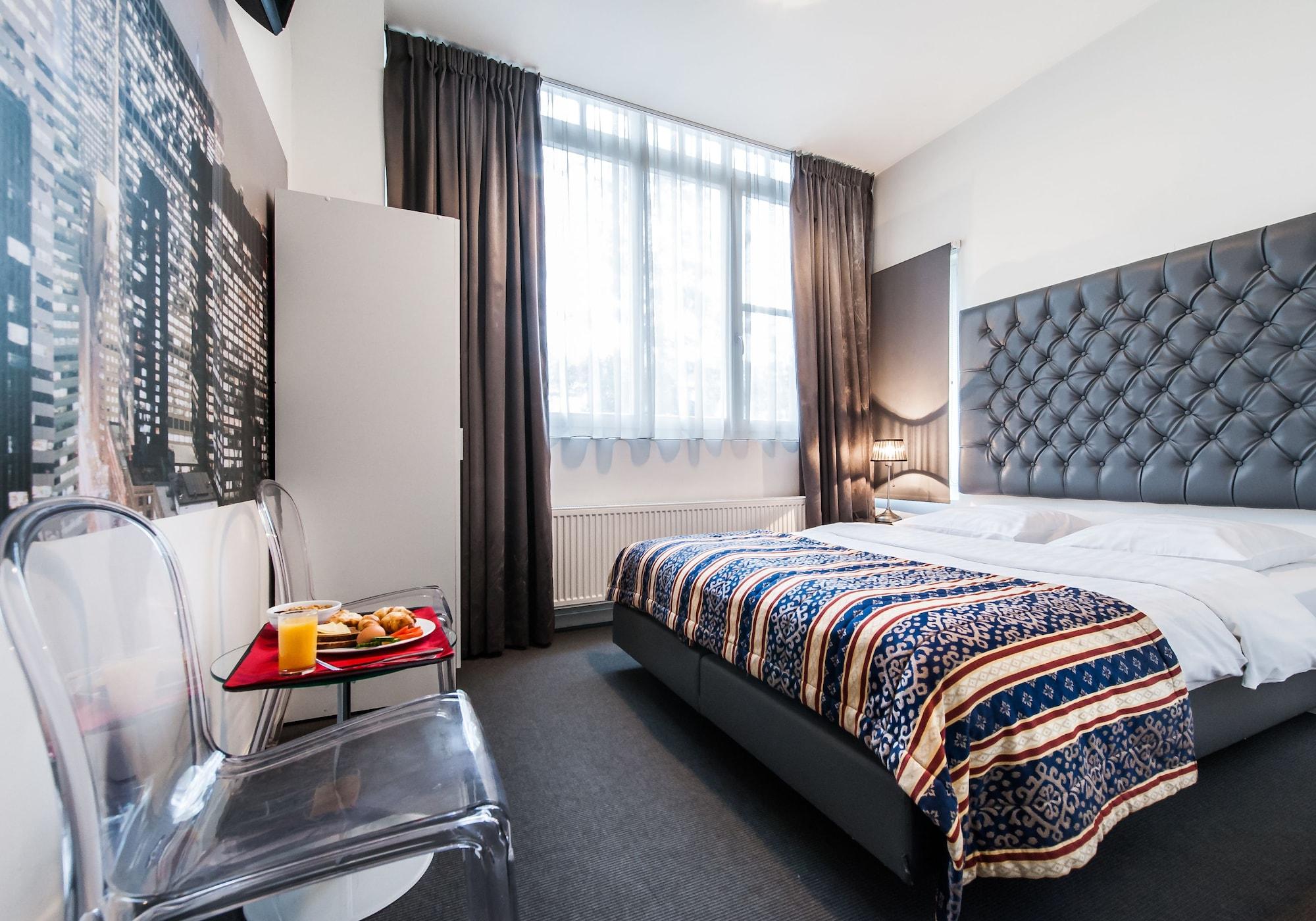 Acostar Hotel