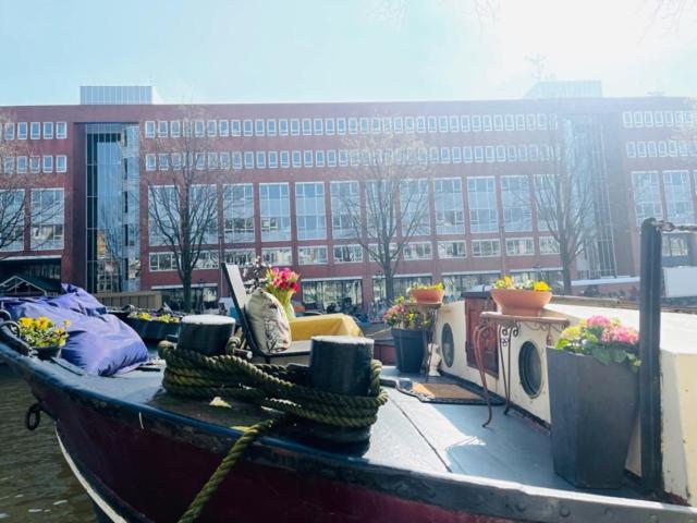 Romantic Houseboat Bed & Breakfast Amsterdam