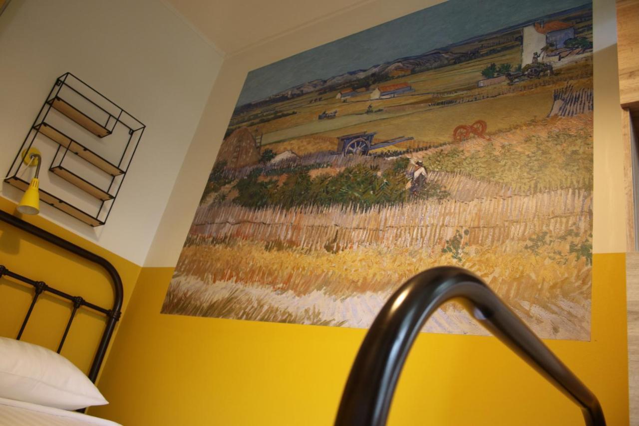 Hotel Bicycle *