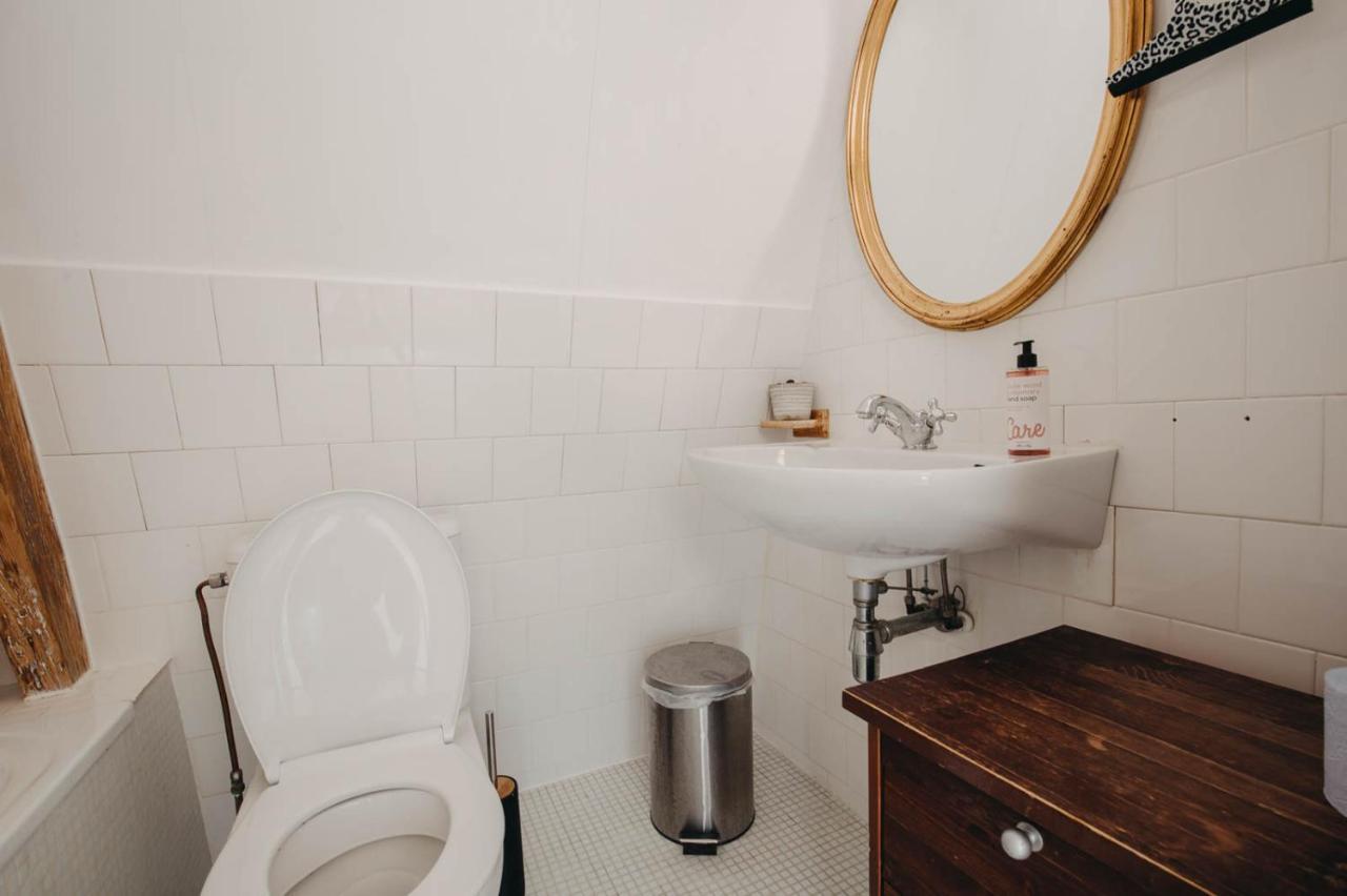 Follow Your Heart In Bed & Breakfast Amsterdam
