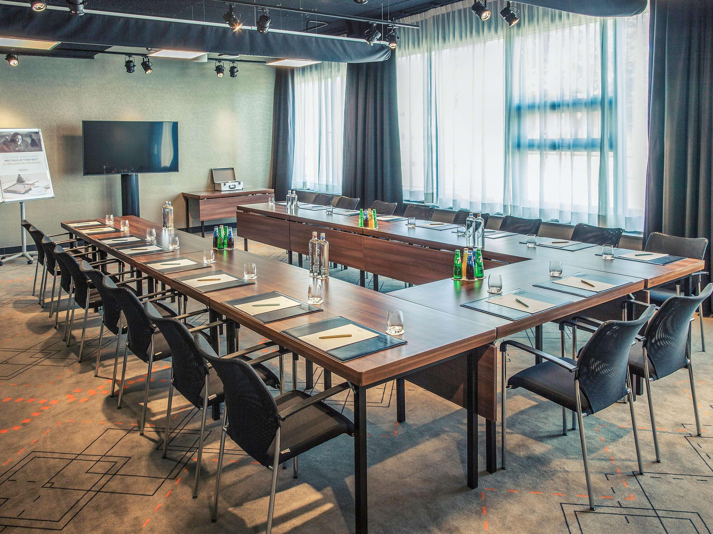 Hotel Mercure Sloterdijk Station 4*