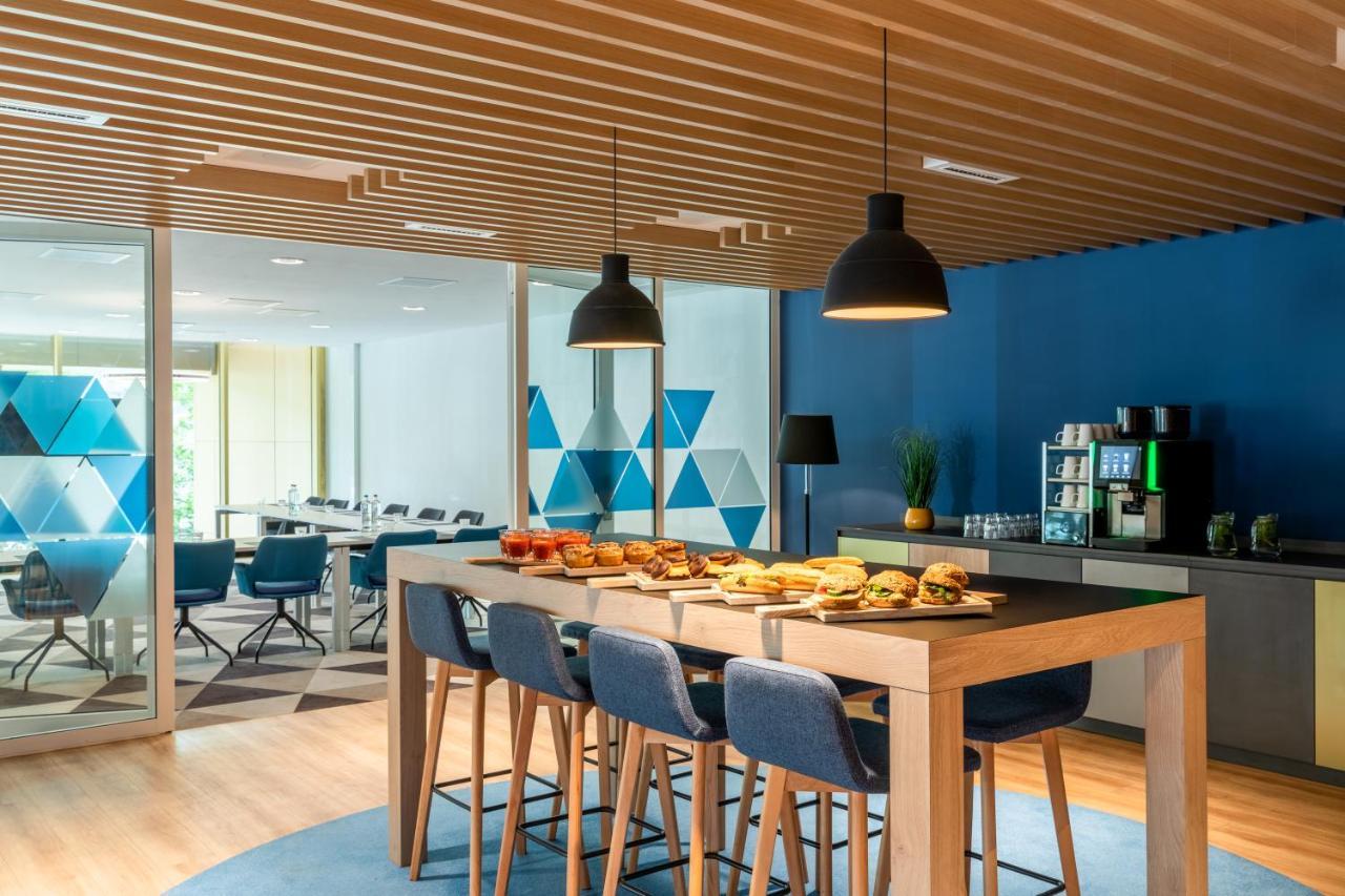 Express - North Riverside By Ihg Hotel 3*