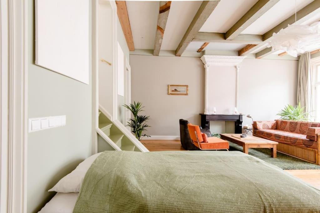 Stunning In The Center Of Old Apartment Amsterdam