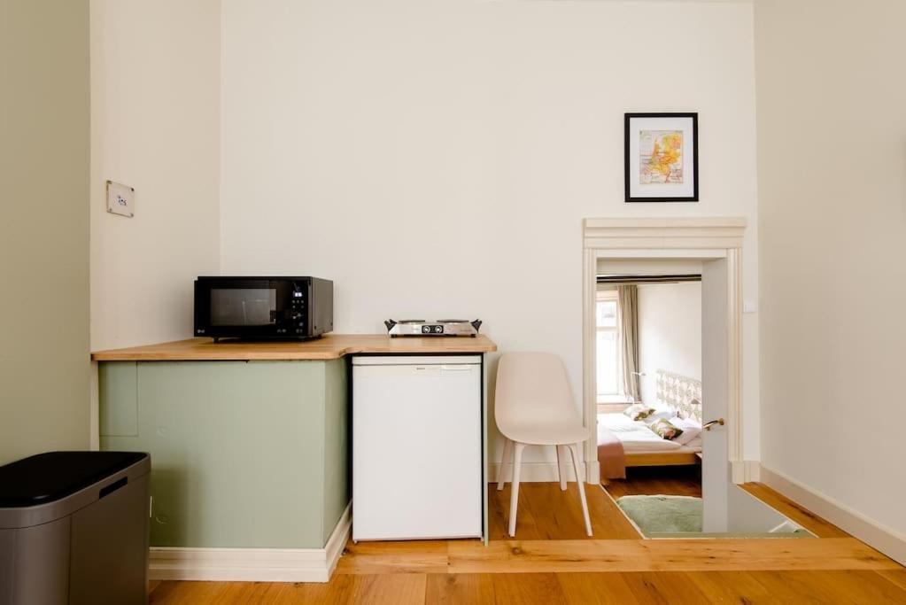 Stunning In The Center Of Old Apartment