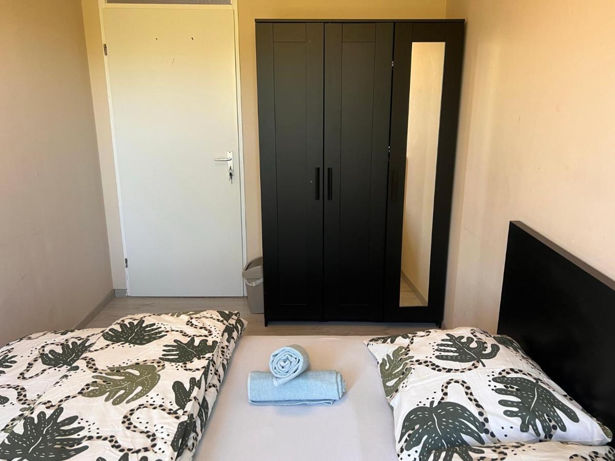 Homestay Private Bedroom In - 1 Min Walk Metro & Free Parking Amsterdam