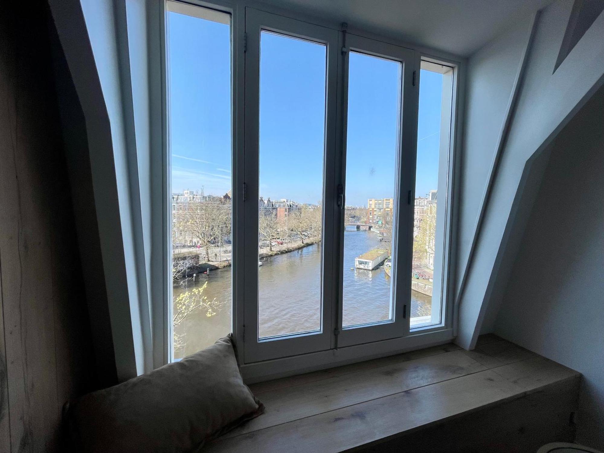 Canal View In The Center Apartment *