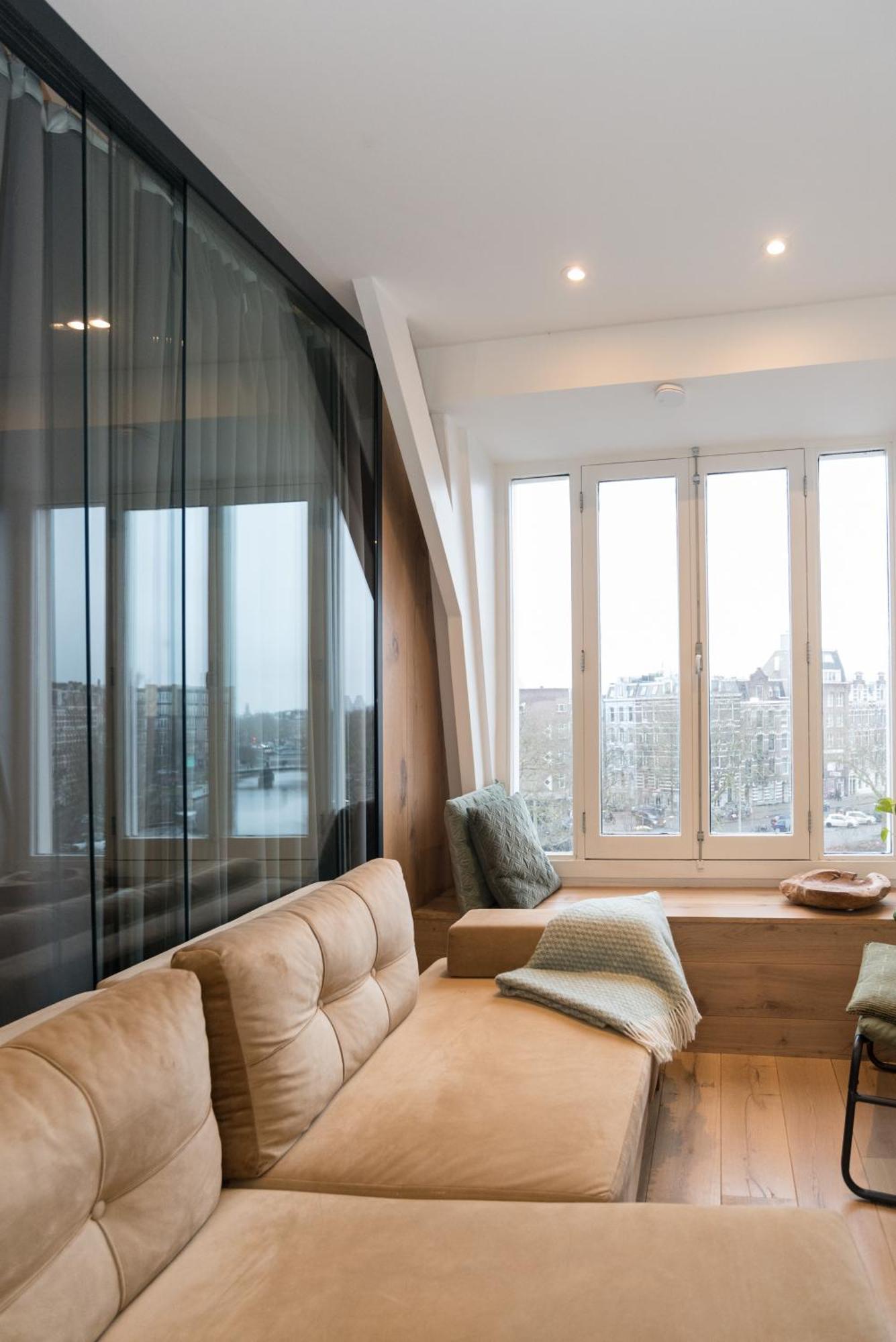 Canal View In The Center Apartment