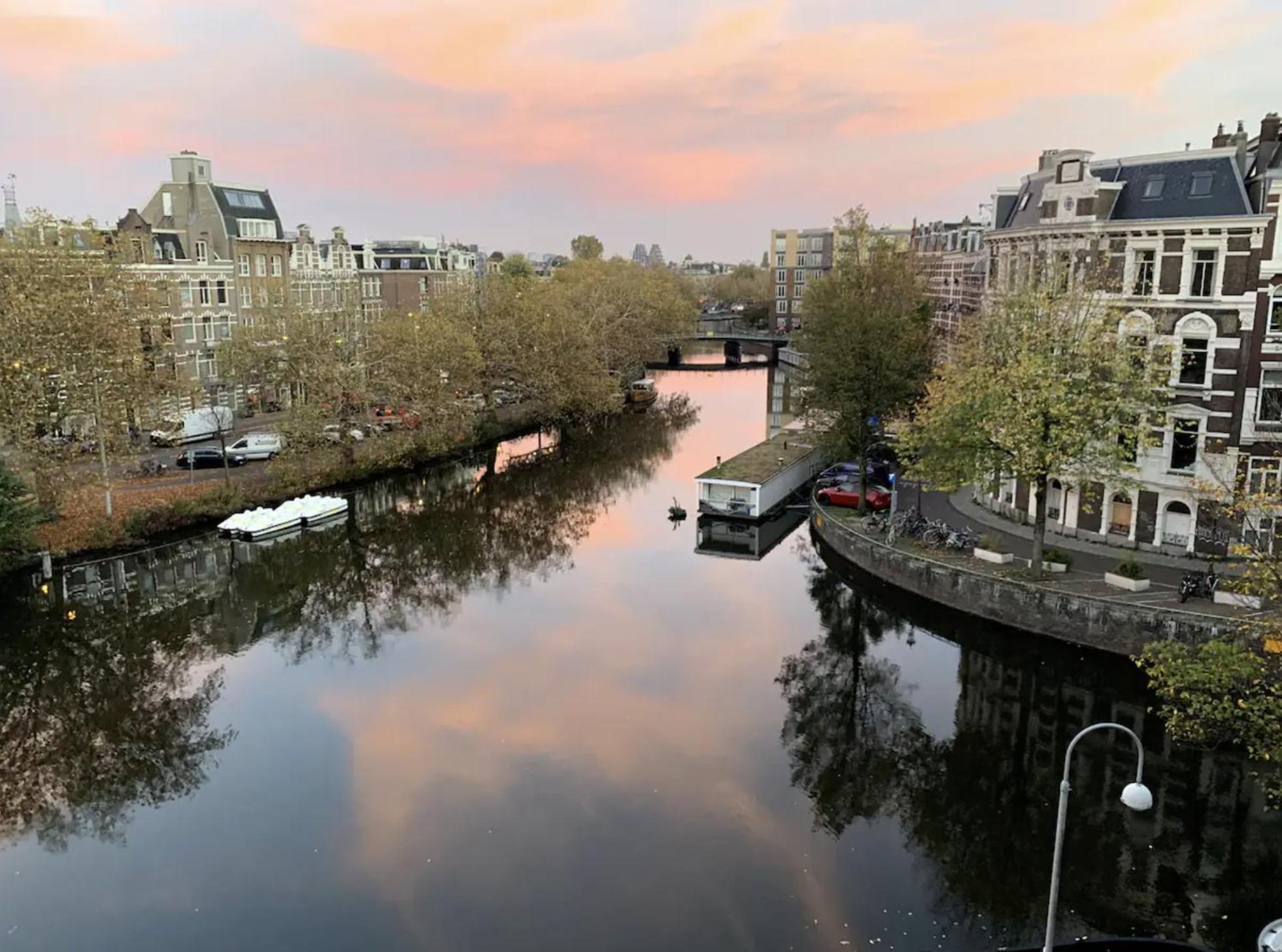 Canal View In The Center *