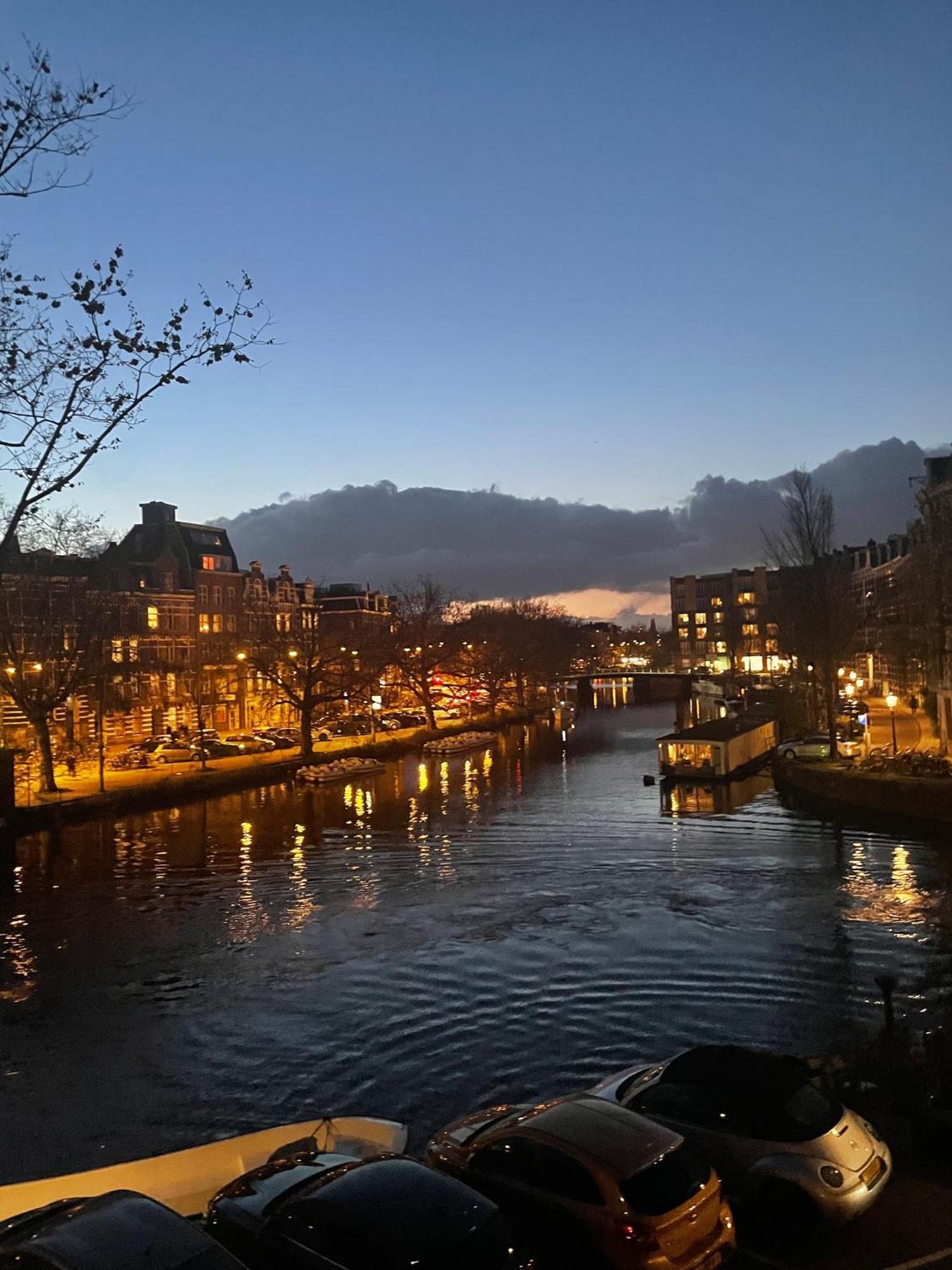 Apartment Canal View In The Center
