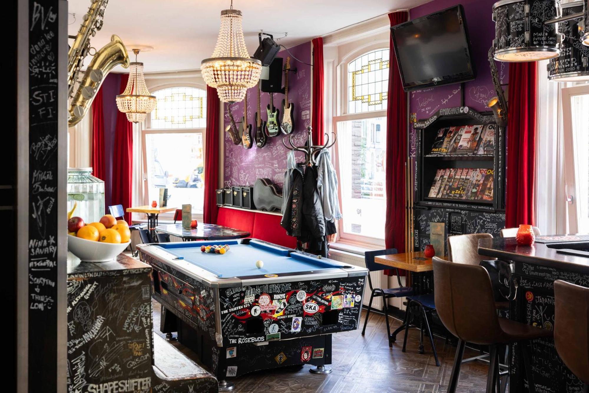 Backstage Hotel