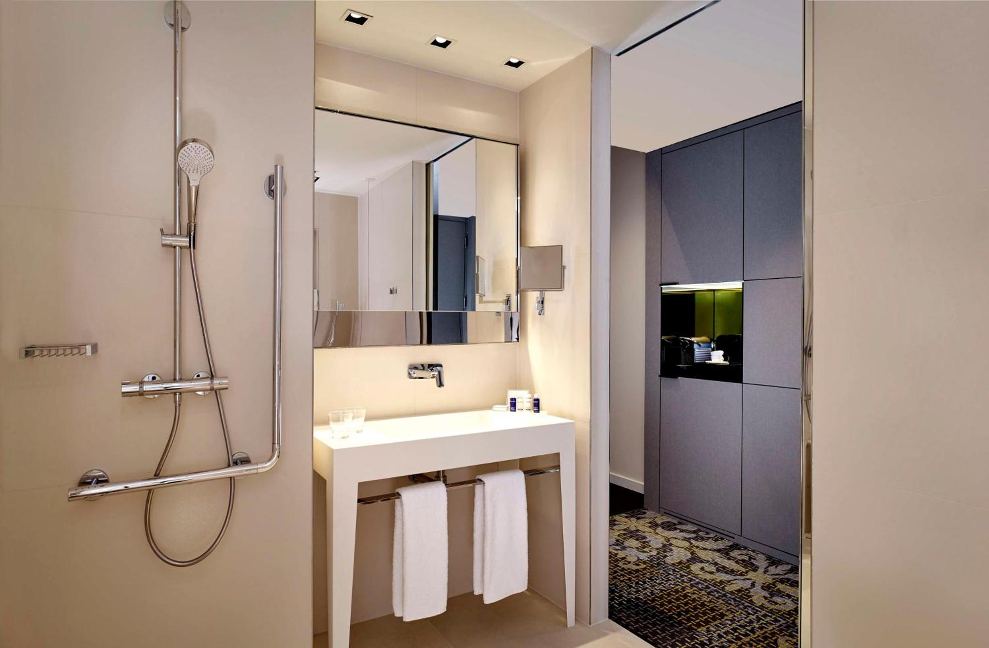 Park Plaza Victoria Hotel 4*