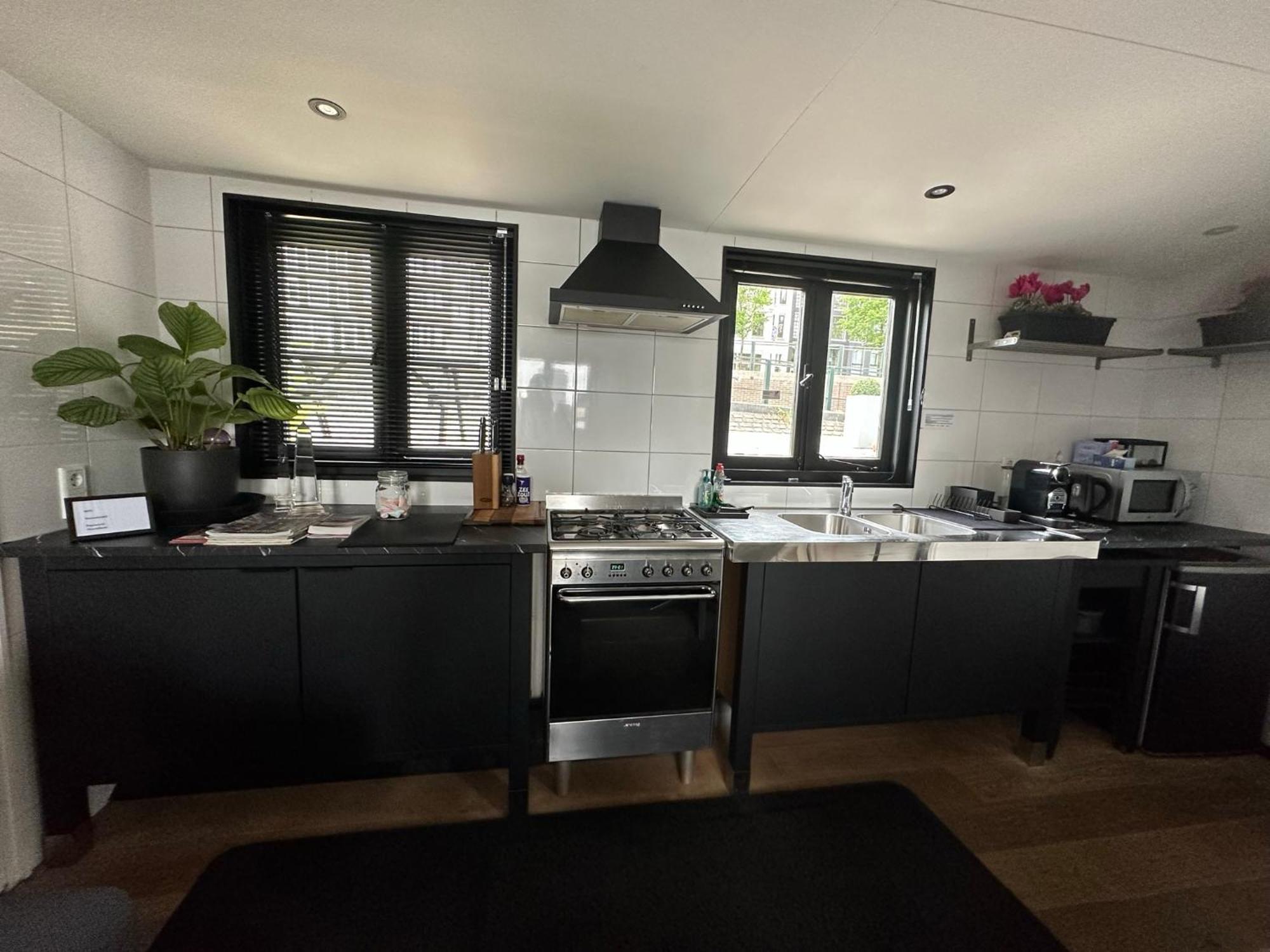 Houseboat-Amsterdam