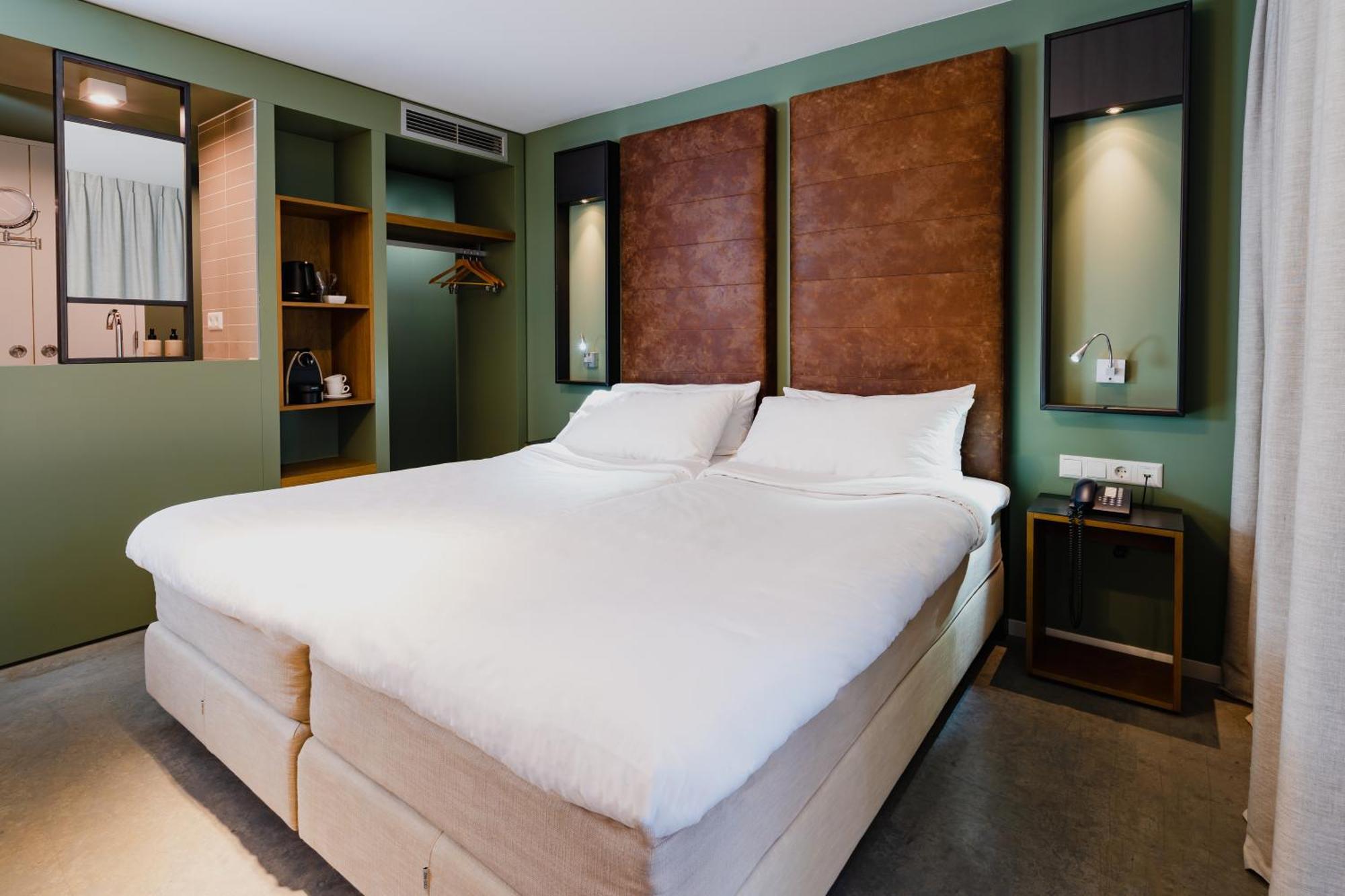 Hotel De Hallen 4*