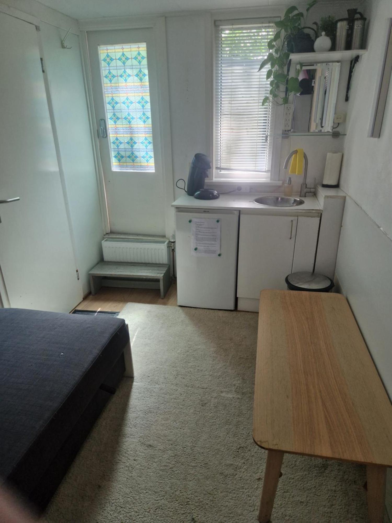Houseboat Bed & Breakfast