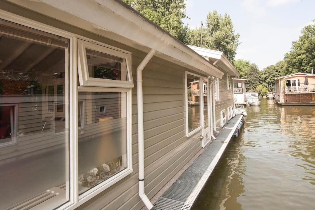 Botel Private At Houseboat *
