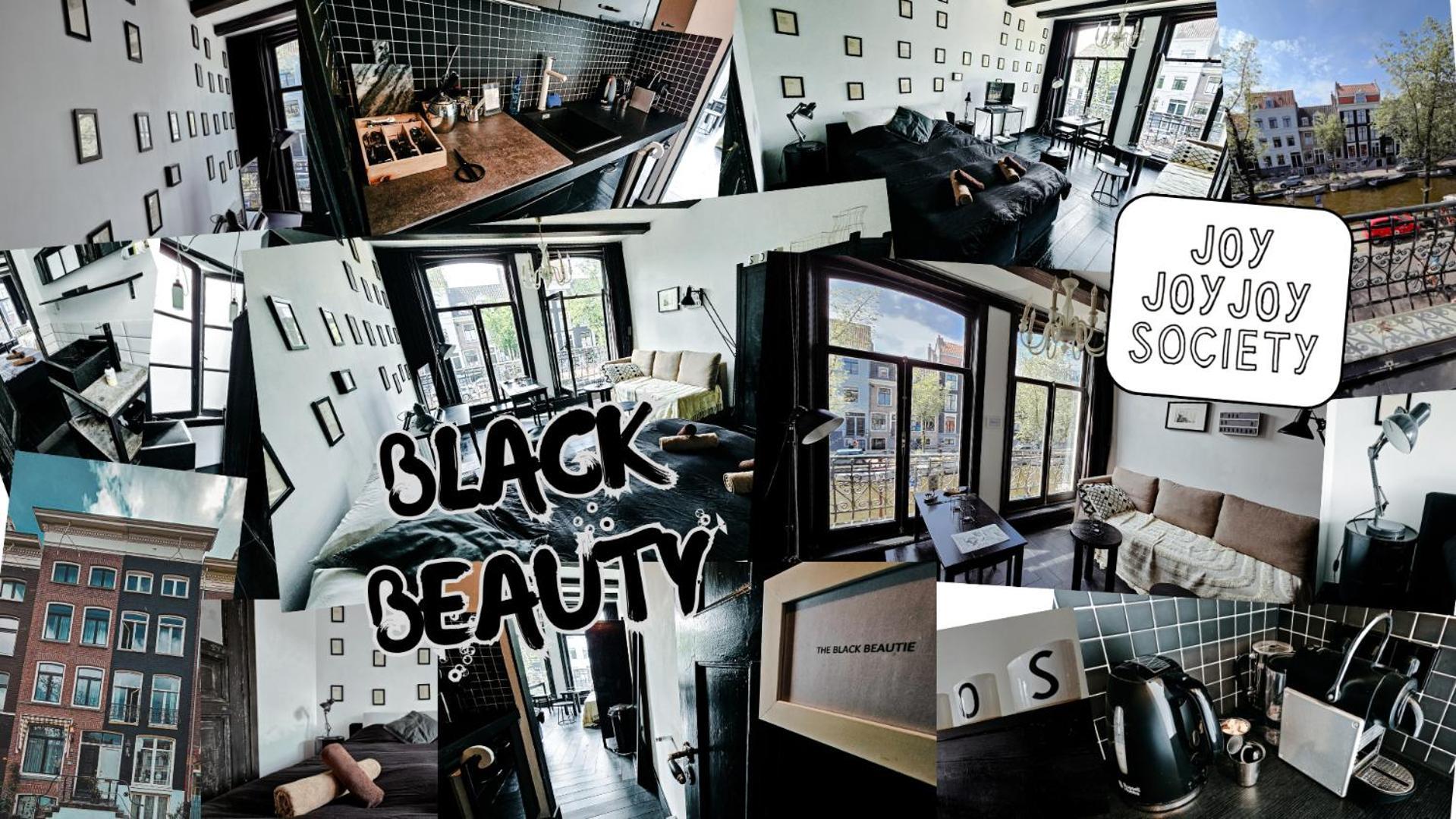 The Black Beauty Private With Canal View From 1799 Frühstückspension Amsterdam