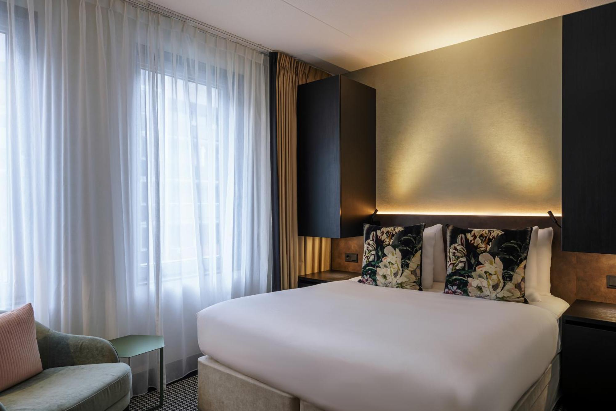 Monet Garden 4*