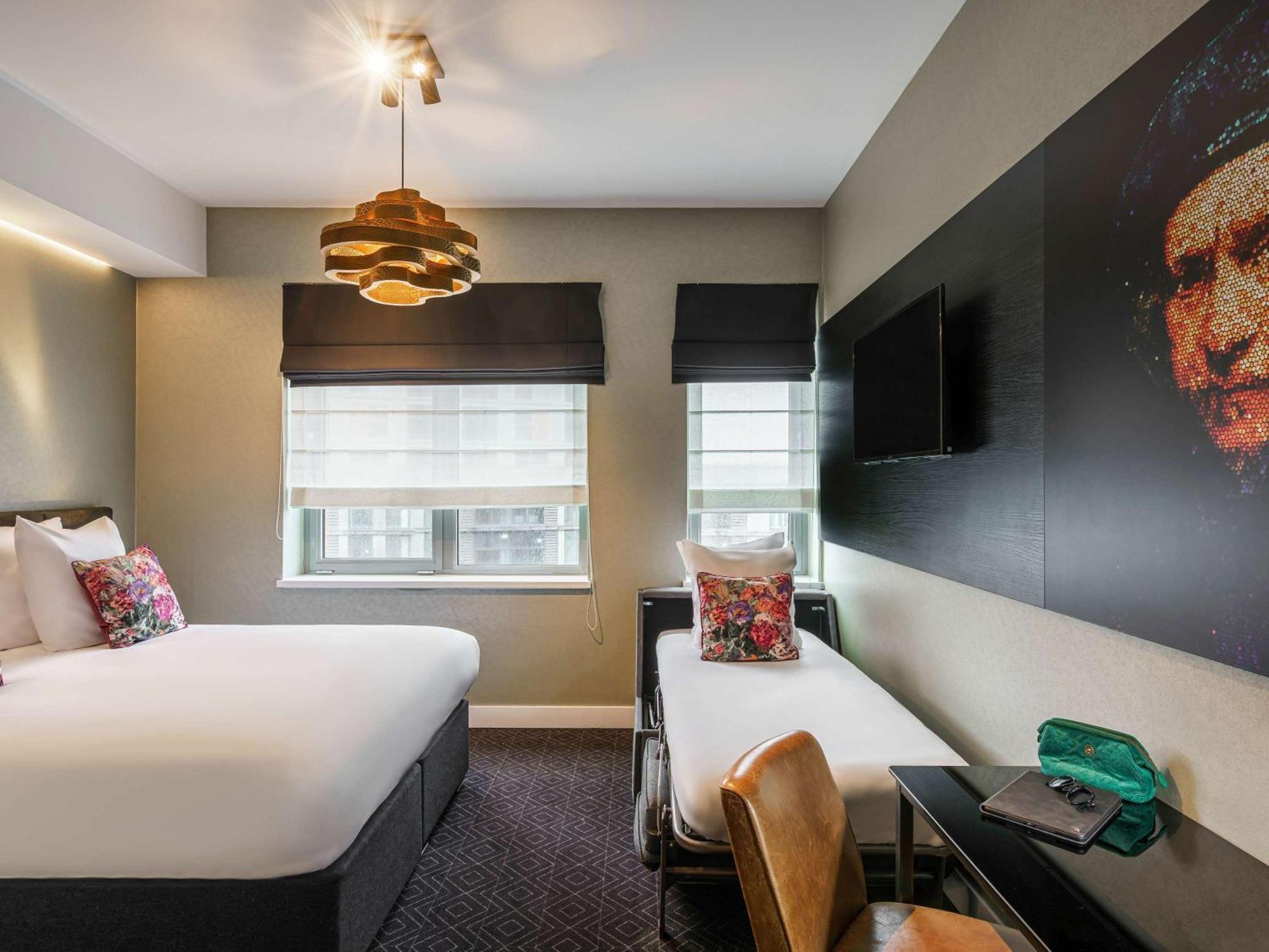 Hotel Mercure Sloterdijk Station 4*