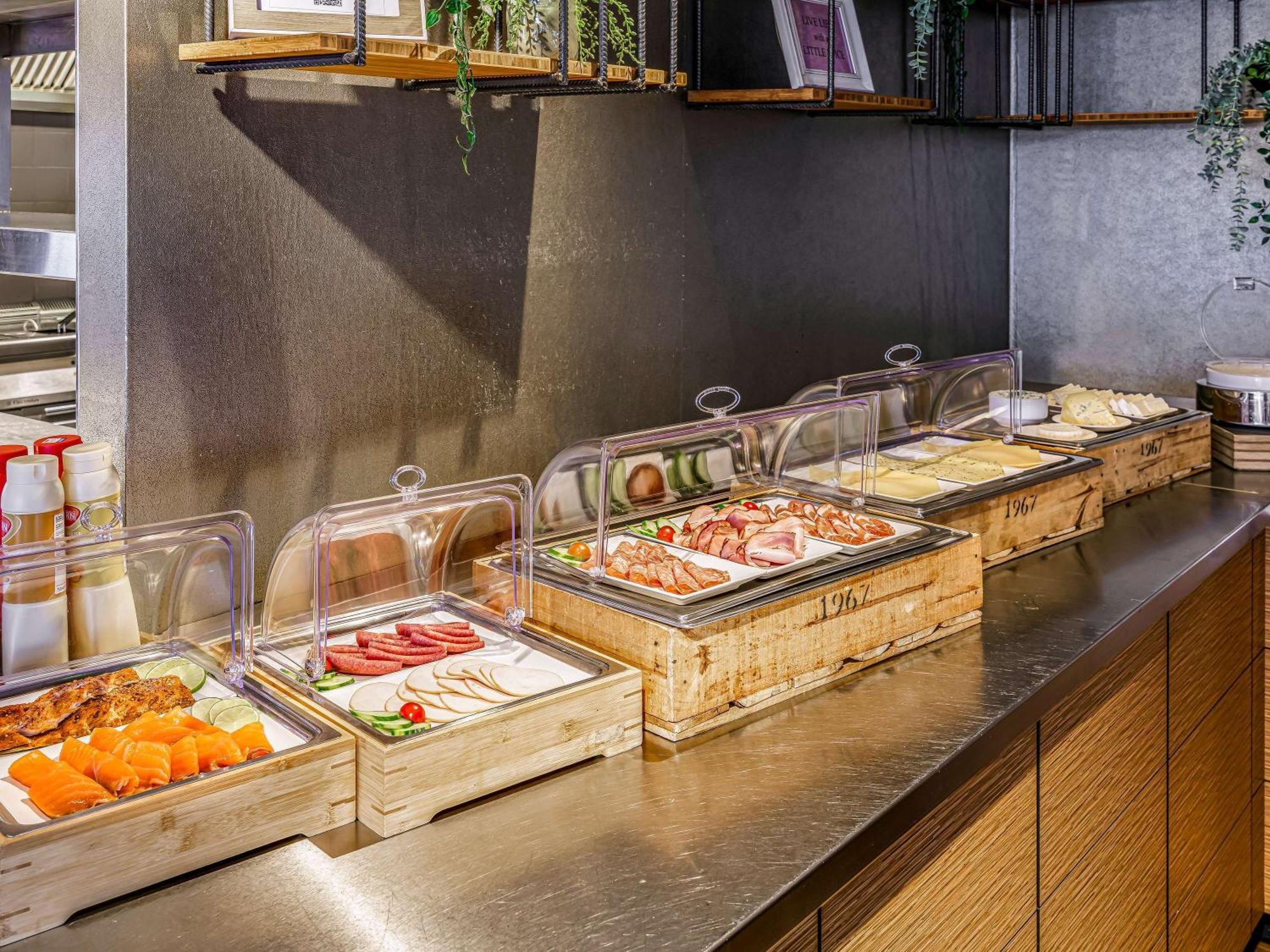 Mercure Sloterdijk Station Hotel 4*