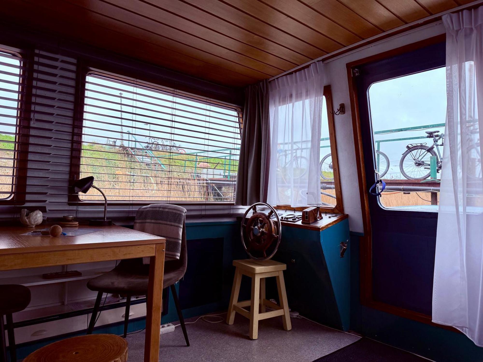 Floating Bed & Breakfast