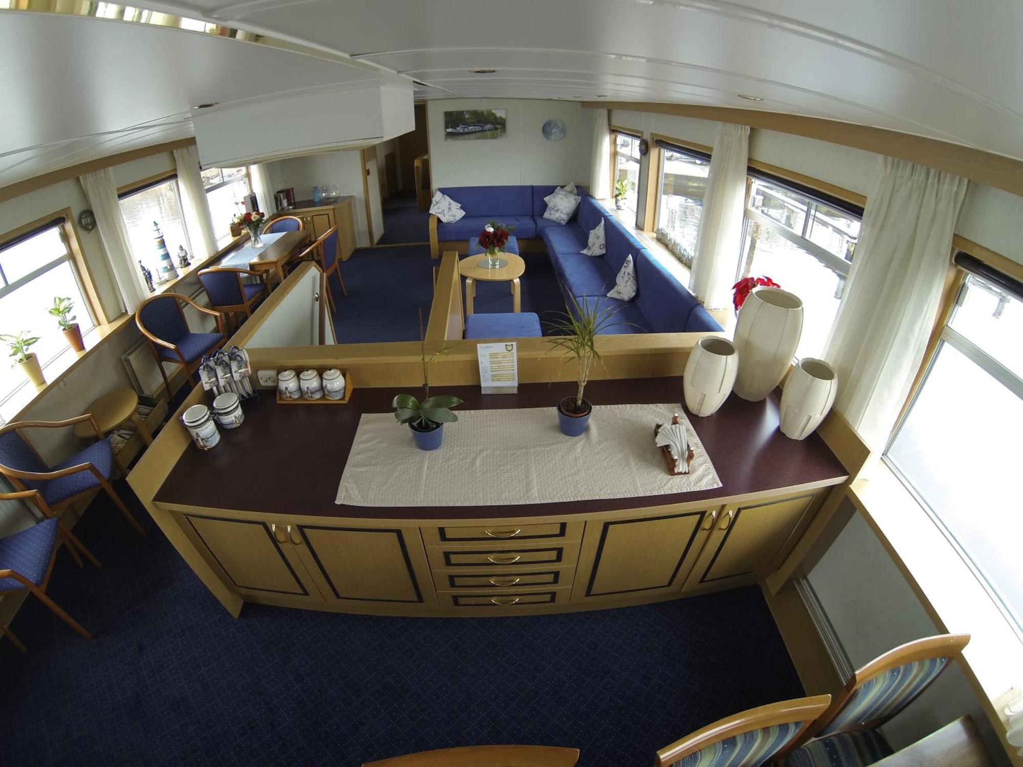 Botel Clair D'Etoile Hotel