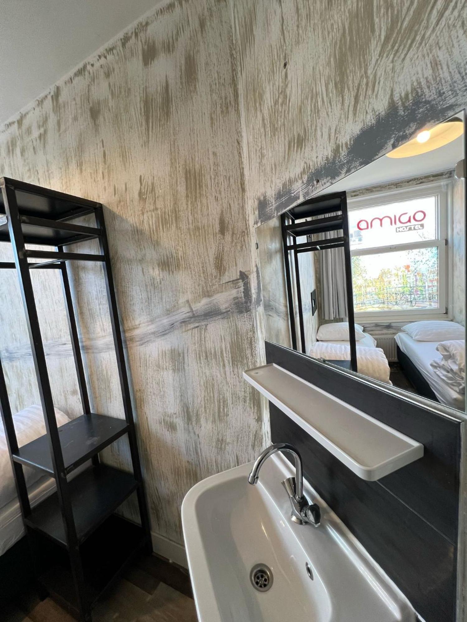 Amigo Budget Hostel *