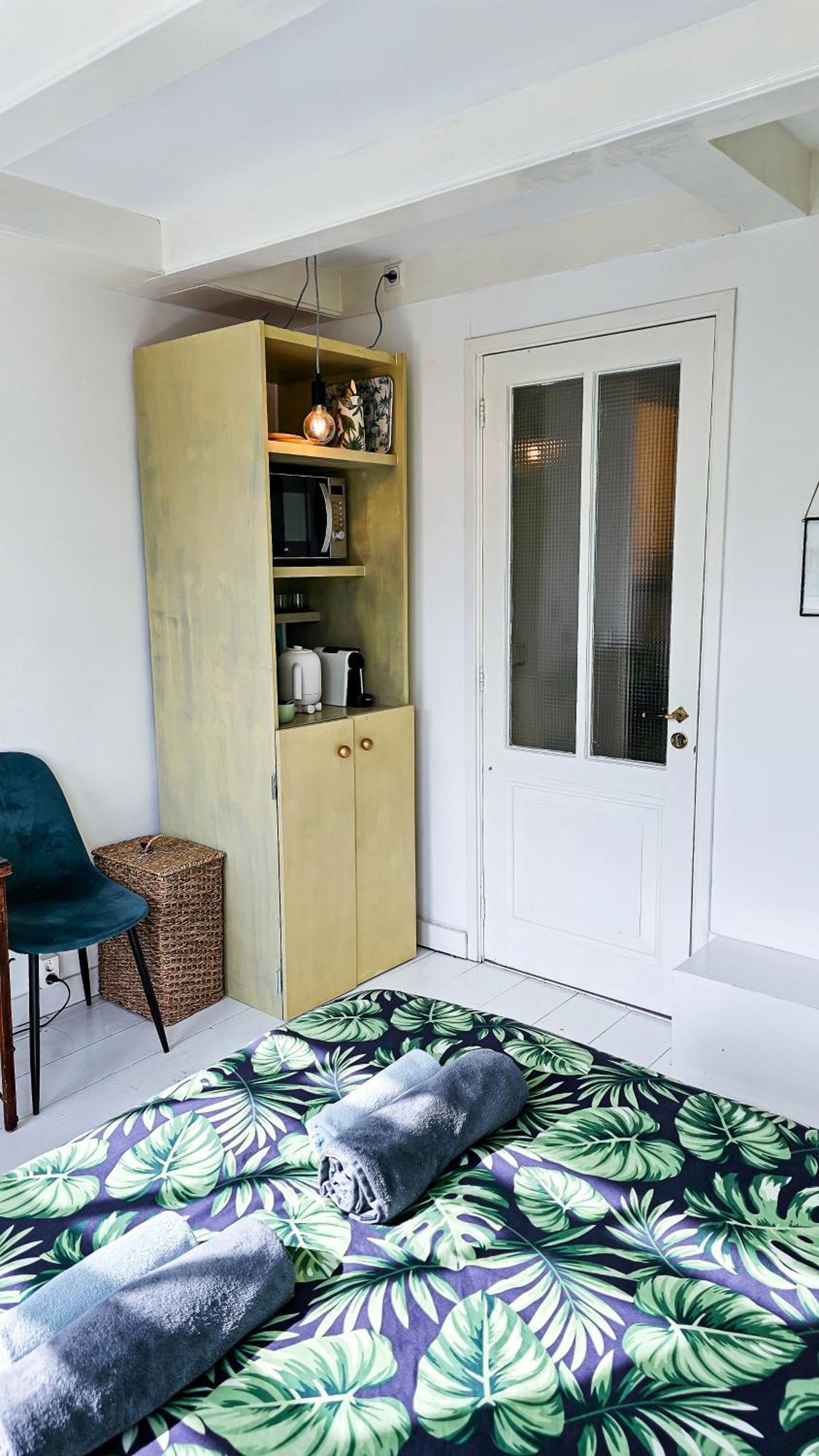 Large En-suite In Historic Canalhouse From 1729