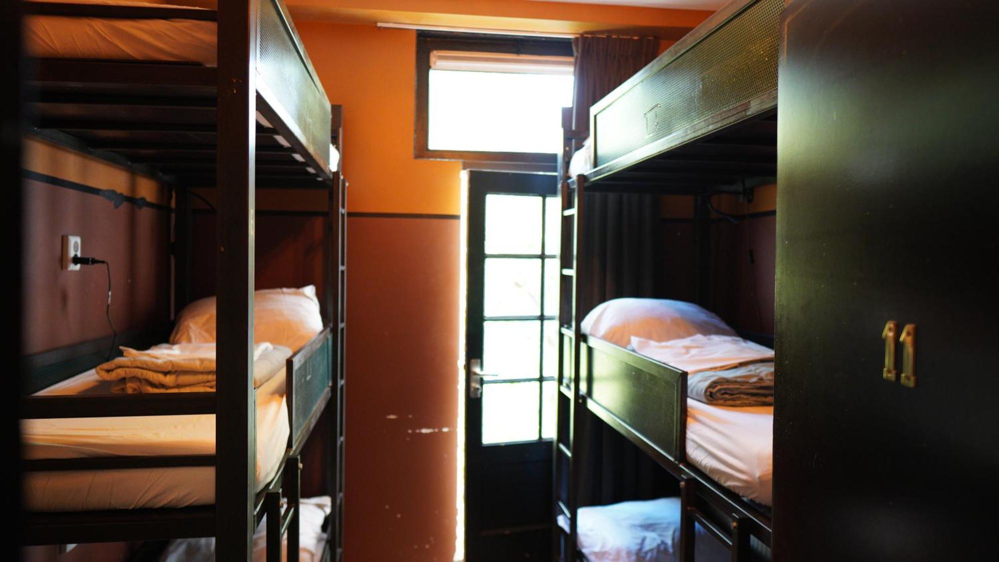 Onefam Amstel Hostel *