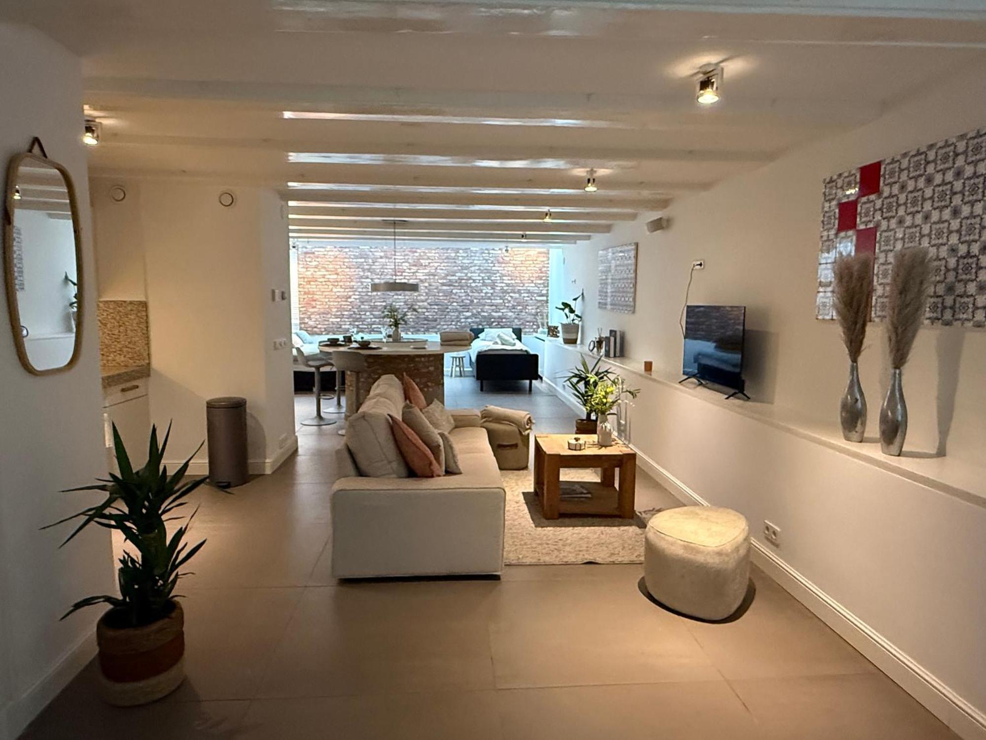 Apartment Elegant Canal-side In Heart Of
