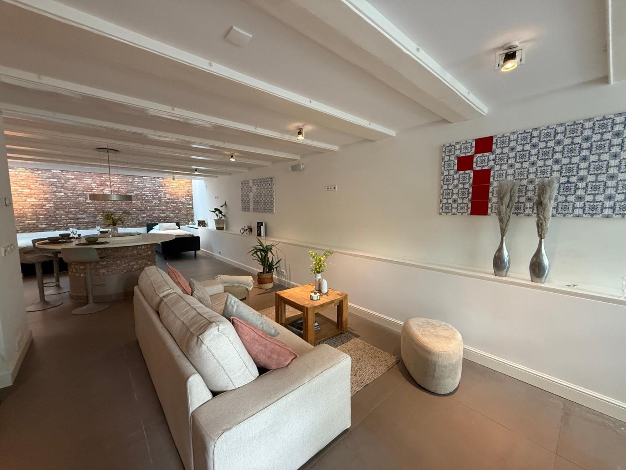 Apartment Elegant Canal-side In Heart Of *