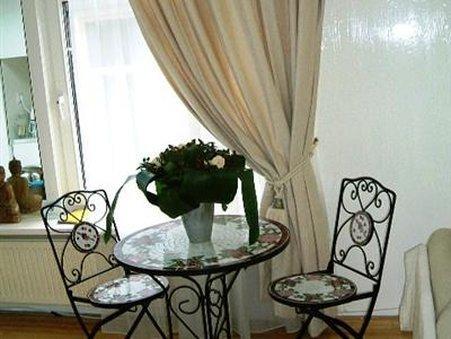 La Vie En Rose Centre Bed & Breakfast 3*
