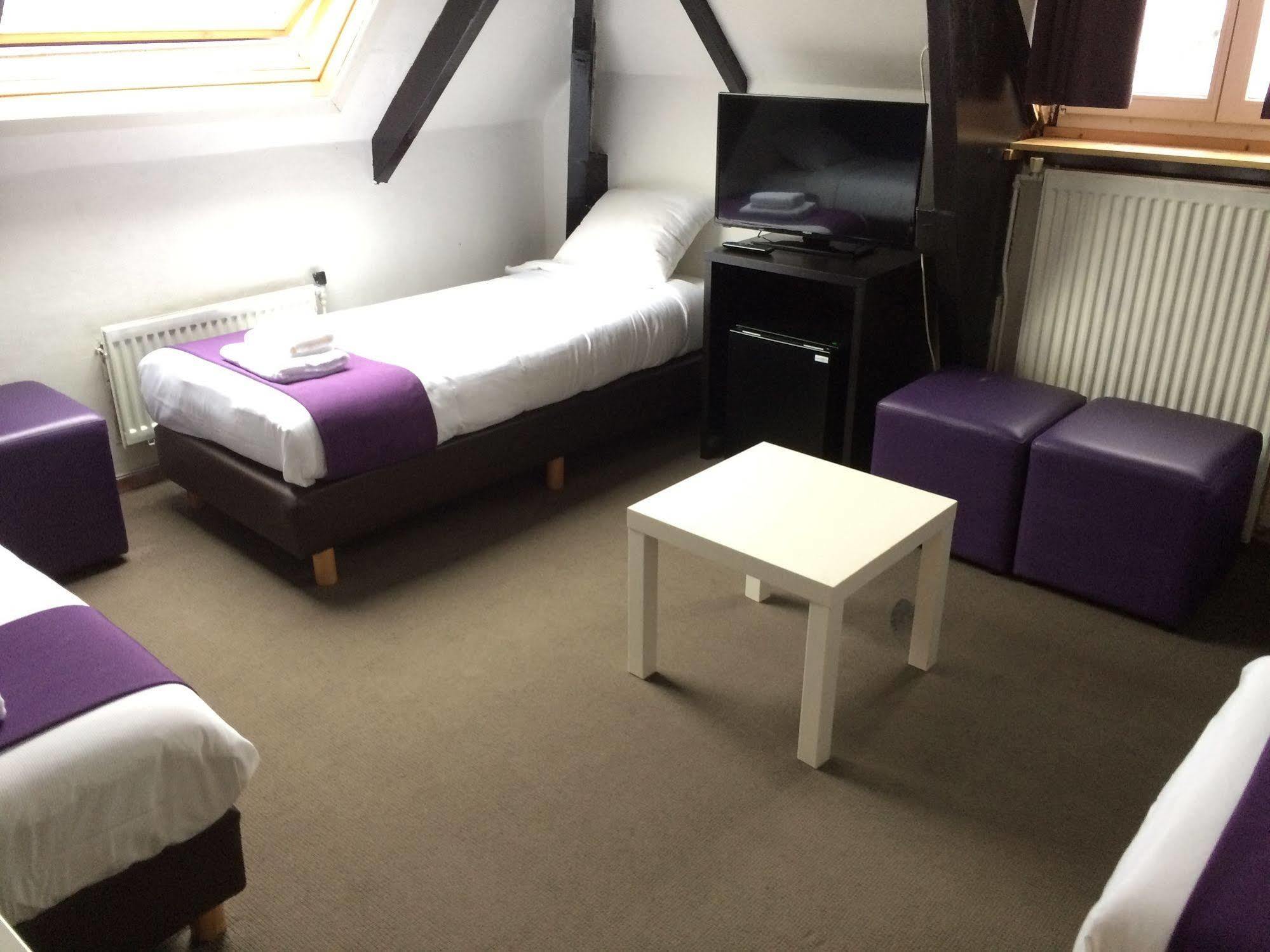 Bellington Hotel *