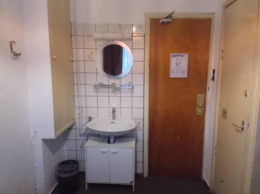 Bellington Hotel *