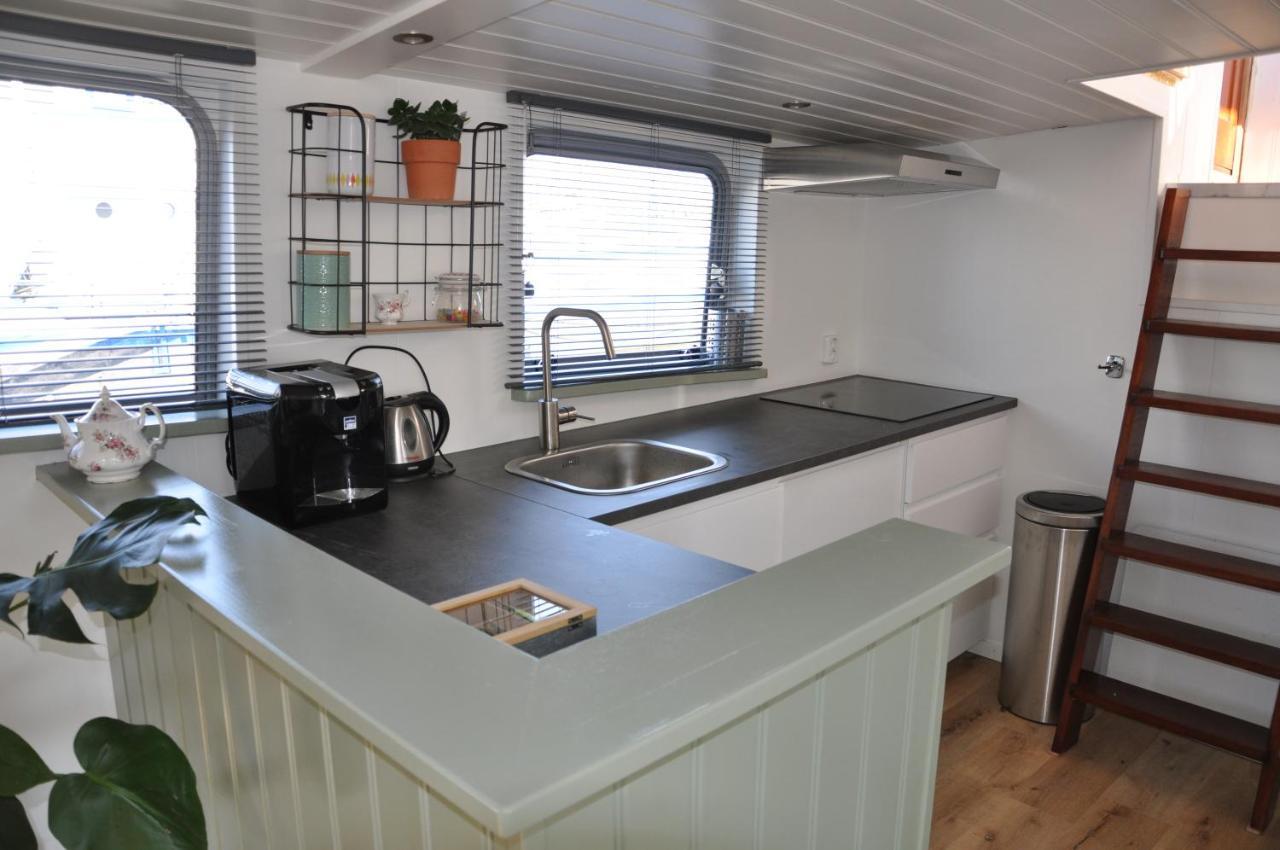 Homestay Private On Houseboat