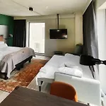 Holiday Inn - The Niu, Fender Amsterdam