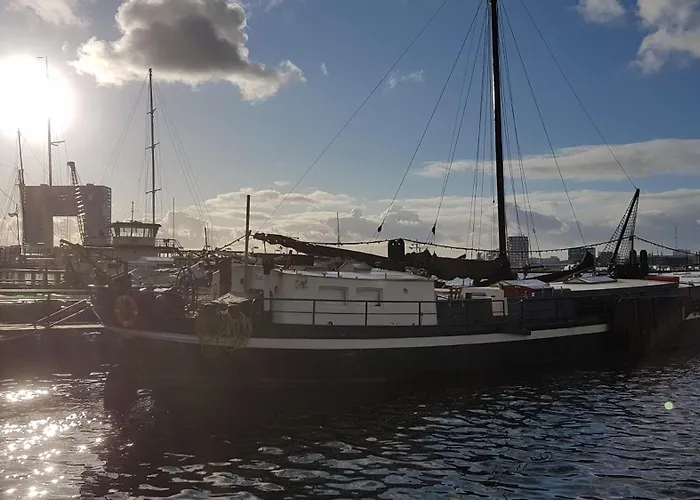Hotelschip Bracksand Amsterdam City, In De Zomer En De Winter!