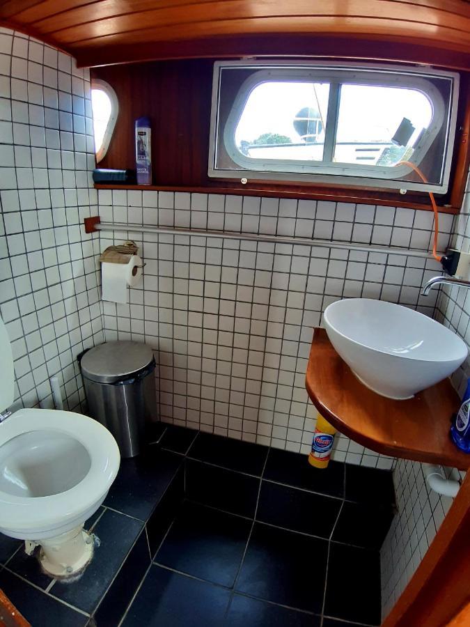 Botel Motor Yacht Amstelle *