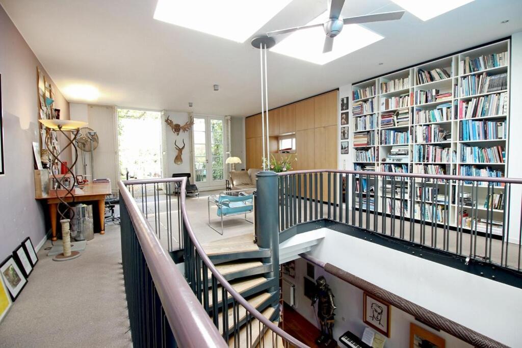 Elegant Penthouse Loft Of 250 M2 In Centre With Huge Roofgarden 80 M2 * Amsterdam