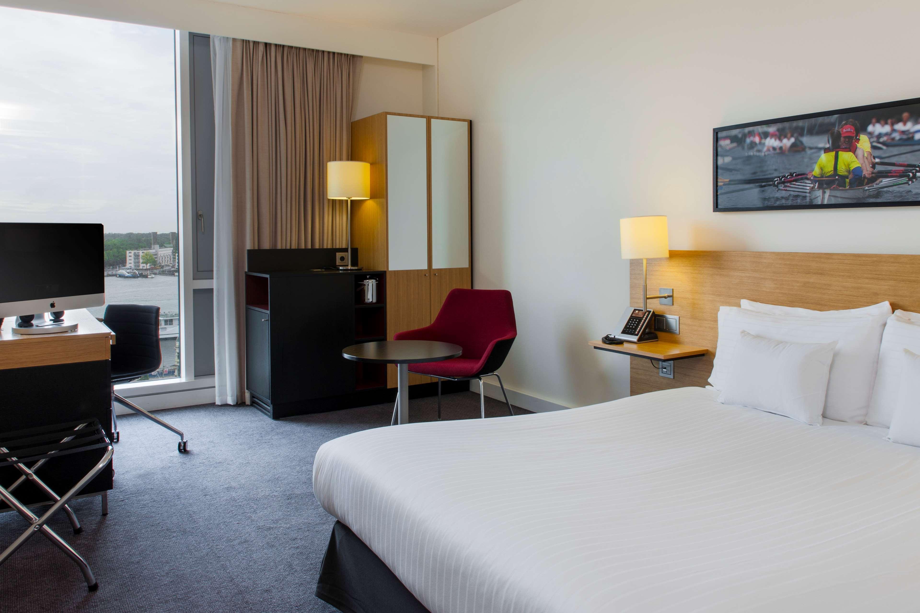 Doubletree By Hilton Station Amsterdam