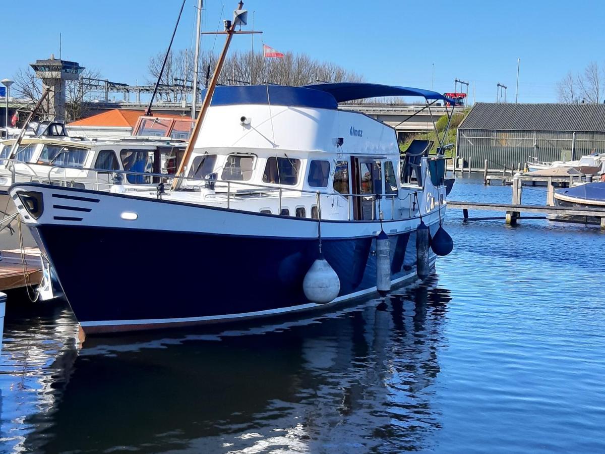 Motor Yacht Almaz Botel *