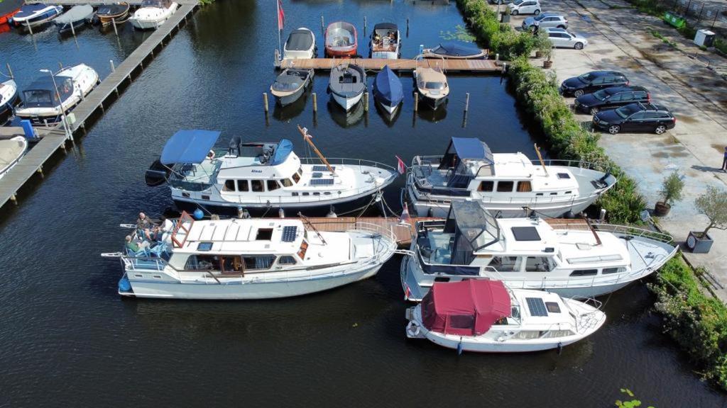 Motor Yacht Amstelle Botel *