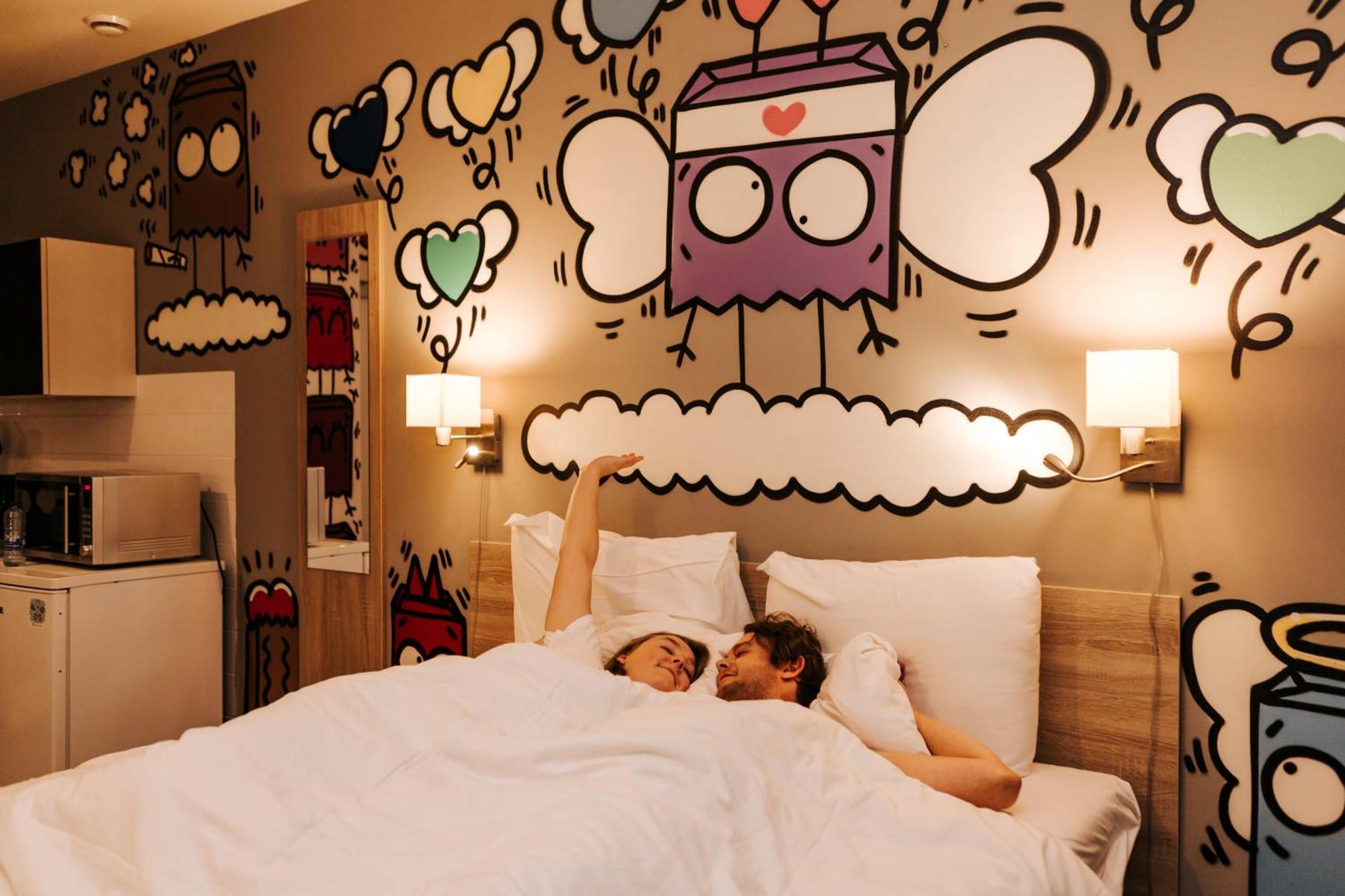 Teleport Hotel