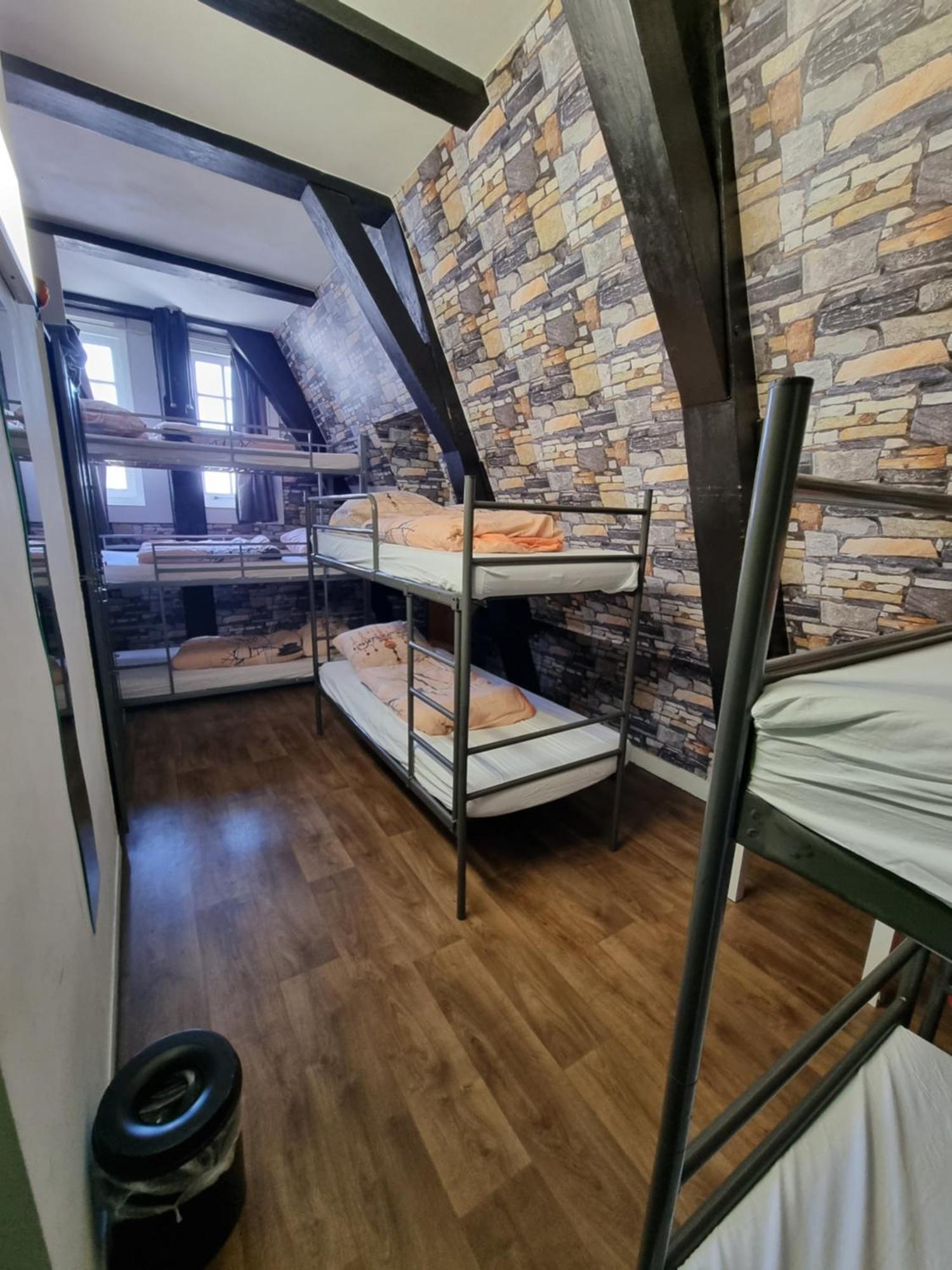Downtown Canal View Hostel Amsterdam