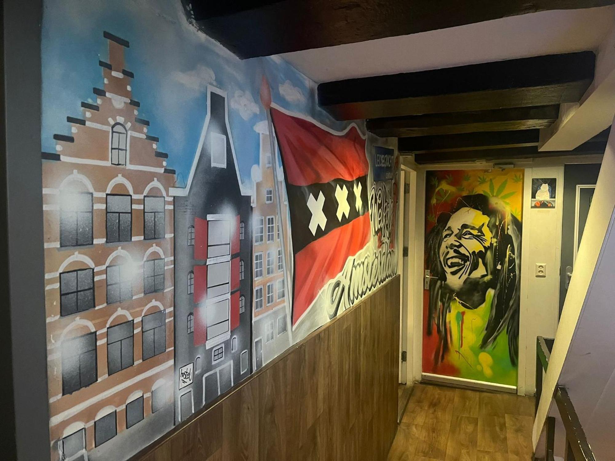 Downtown Canal View Hostel Amsterdam
