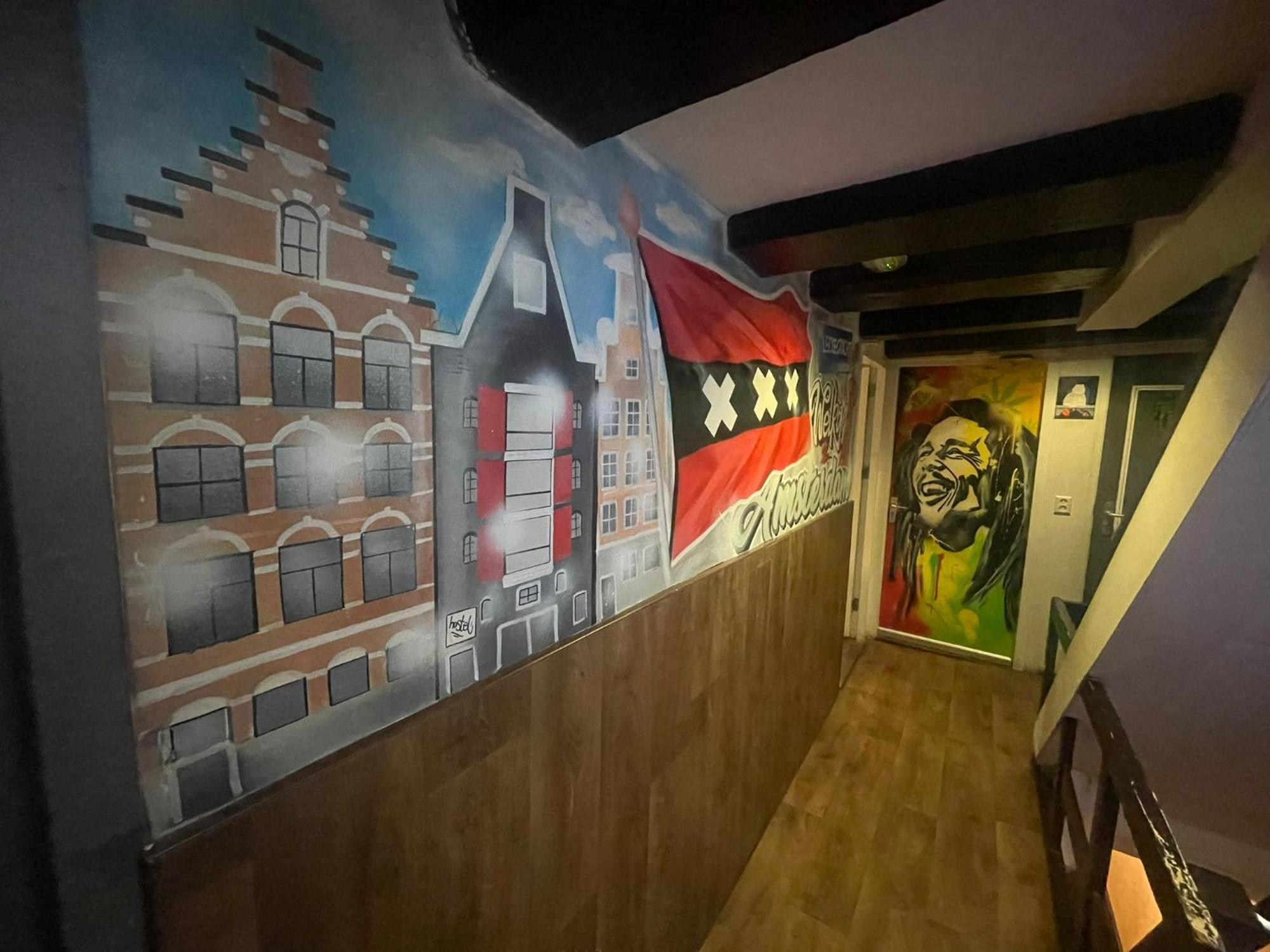 Hostel Downtown Canal View