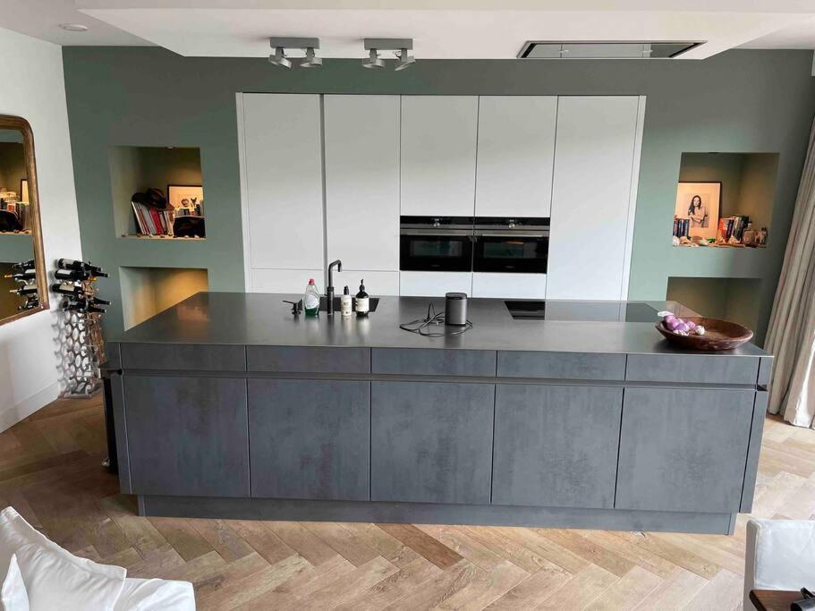 Trendy Spacious, Canal Terrace Appartement *