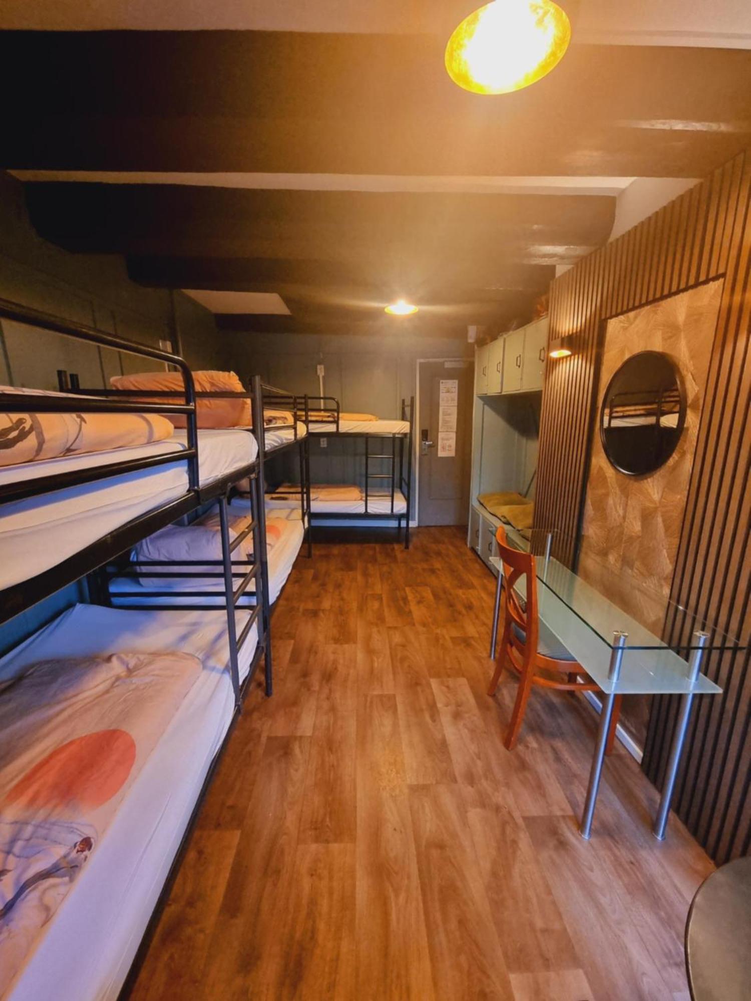 Hostel Downtown Canal View Amsterdam