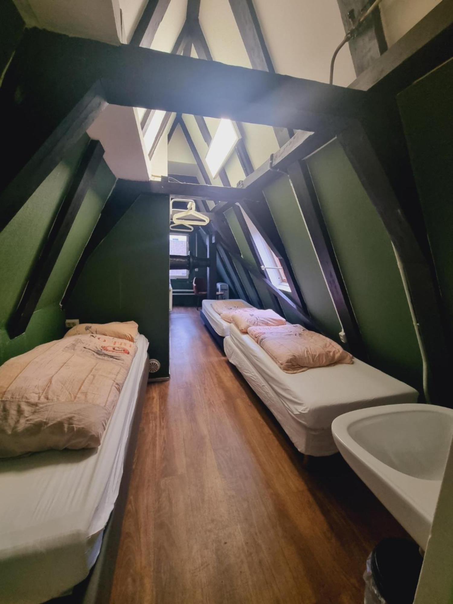 Hostel Downtown Canal View Amsterdam