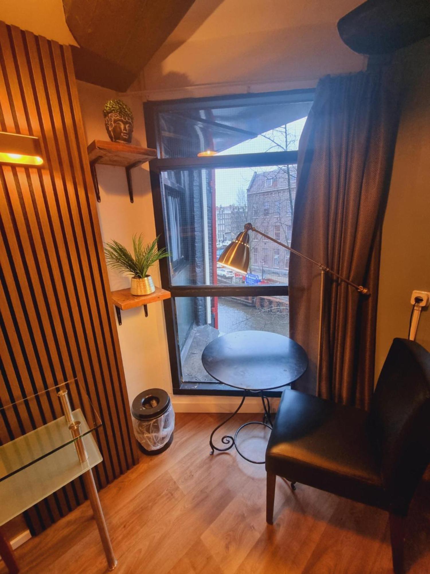 Hostel Downtown Canal View